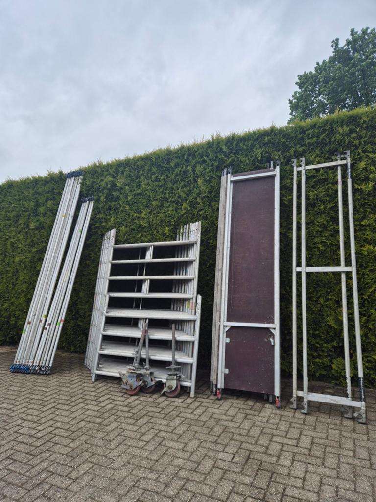 Mooi groot klussteiger aluminium rolsteiger 12.2 meter hoog, Doe-het-zelf en Verbouw, Steigers, Ophalen, Gebruikt, Rolsteiger of Kamersteiger