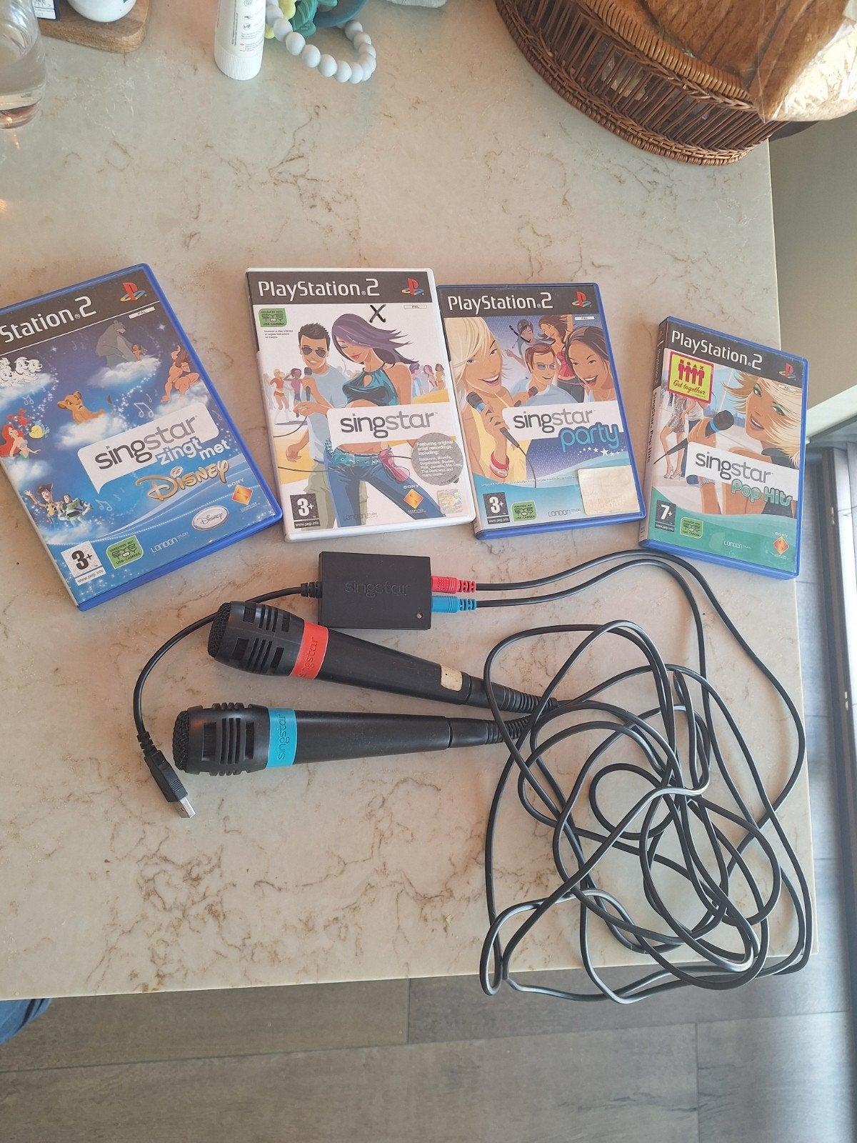 Singstar PlayStation 2 bundel met 4 spellen en 2 microfoons, Muziek, Gebruikt, 2 spelers, Eén computer