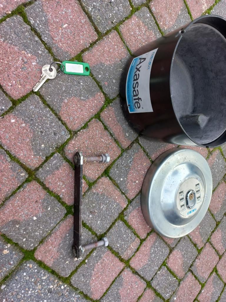 Kluis (camper of caravan), Caravans en Kamperen, Ophalen, Gebruikt