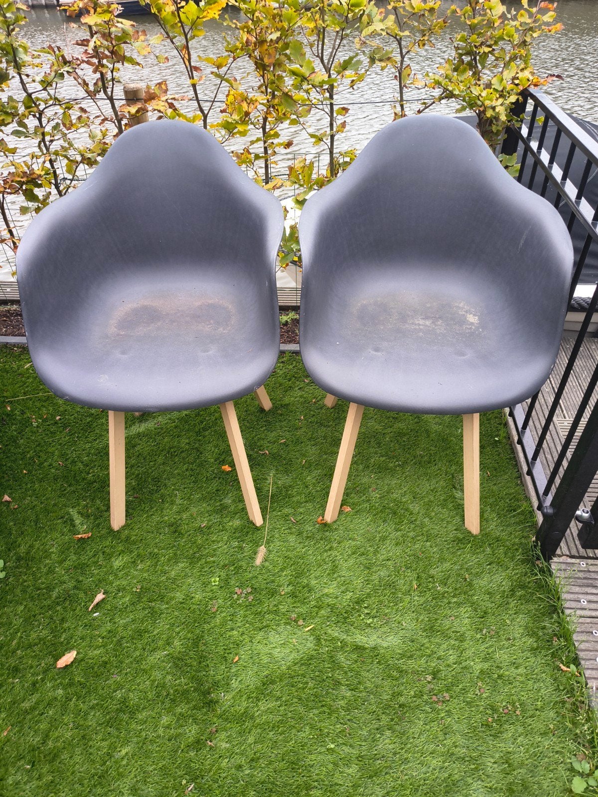 twee zwarte kuip stoelen, Ophalen, Gebruikt, Kunststof
