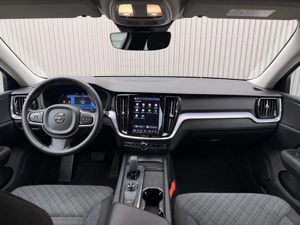 Volvo V60 2.0 B3 Essential Edition INCL BTW|Camera|Stuur/sto, 4 cilinders, 1969 cc, 1634 kg, 163 pk