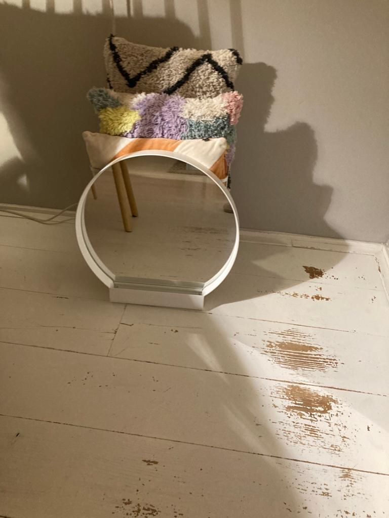 Vintage ronde spiegel met plankje ikea hay ypperlig, Huis en Inrichting, Woonaccessoires | Spiegels, Ophalen, Minder dan 50 cm