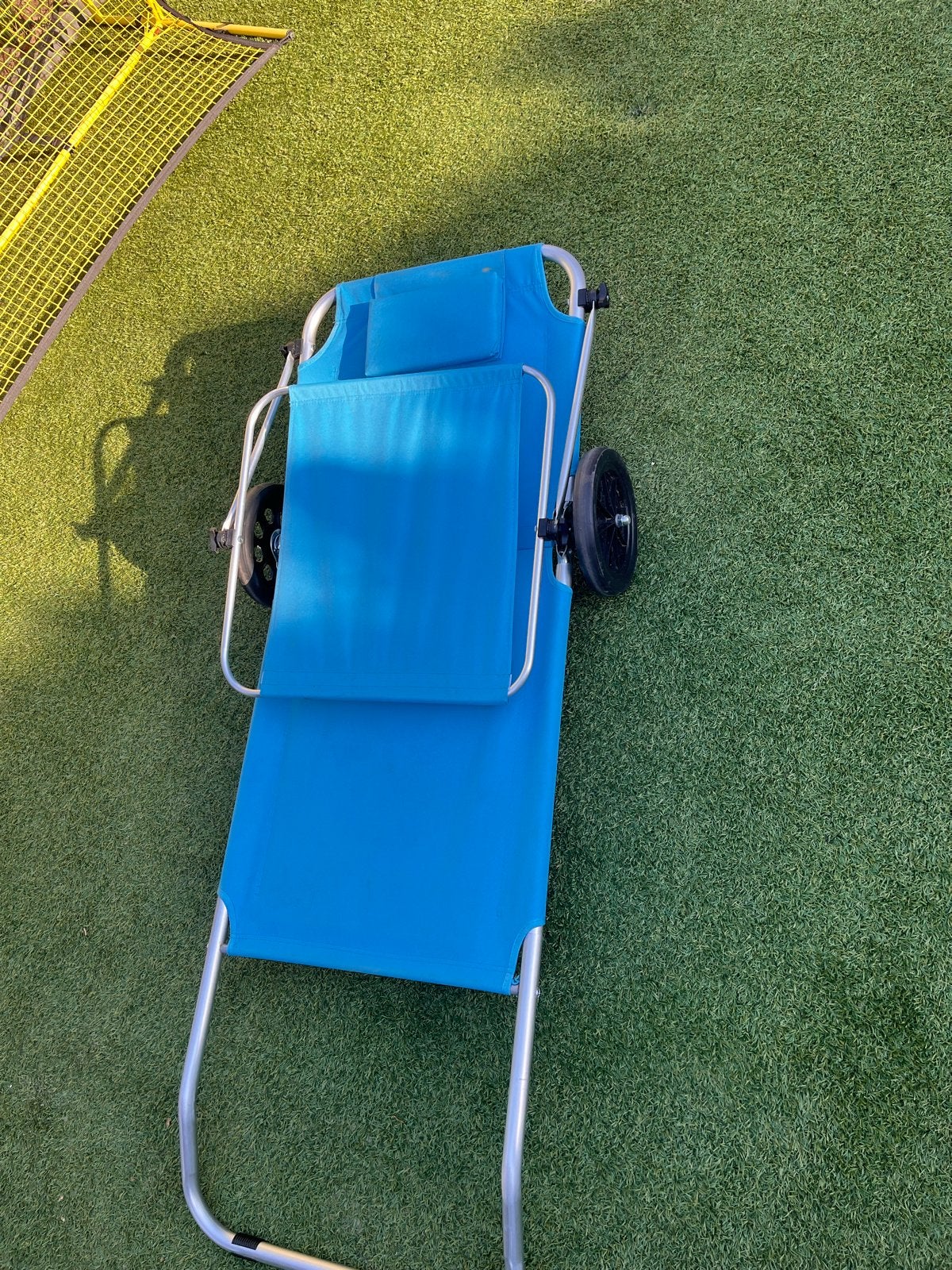 Opvouwbare strandstoel met wielen en zonnescherm, Tuin en Terras, Ligbedden, Ophalen of Verzenden, Gebruikt, Aluminium, Inklapbaar