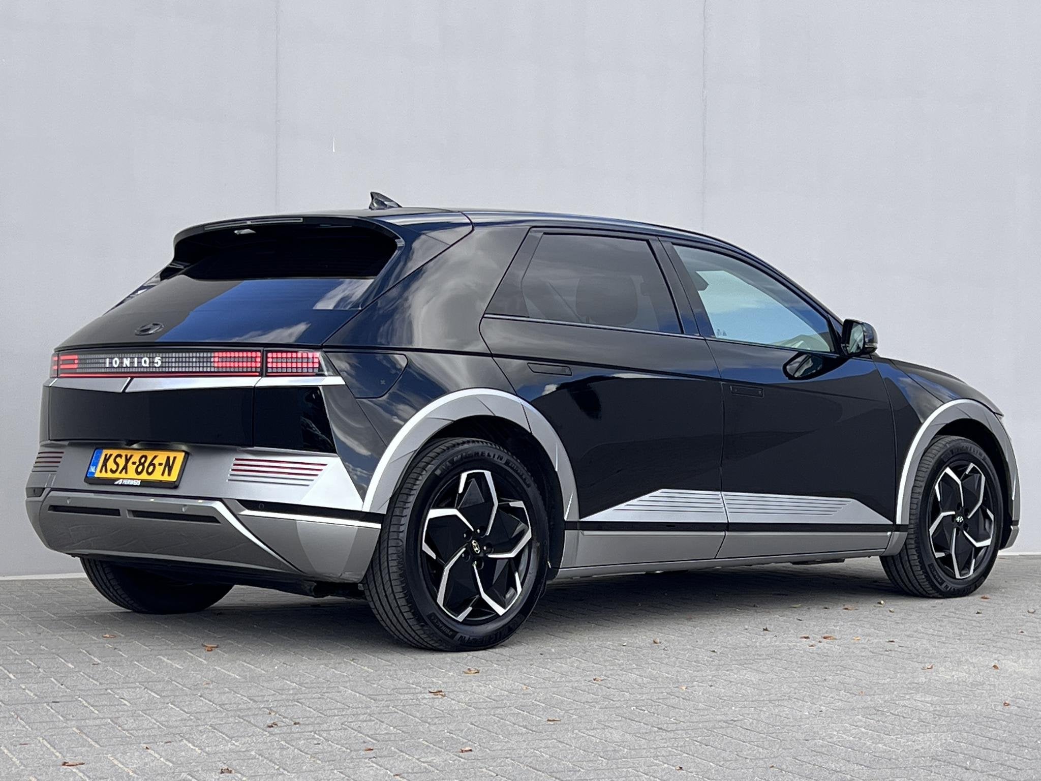 Hyundai IONIQ 5 Connect 58 kWh / Fabrieksgarantie tot 06-202, Auto's, Automaat, Dealer onderhouden, Achterwielaandrijving, Gebruikt