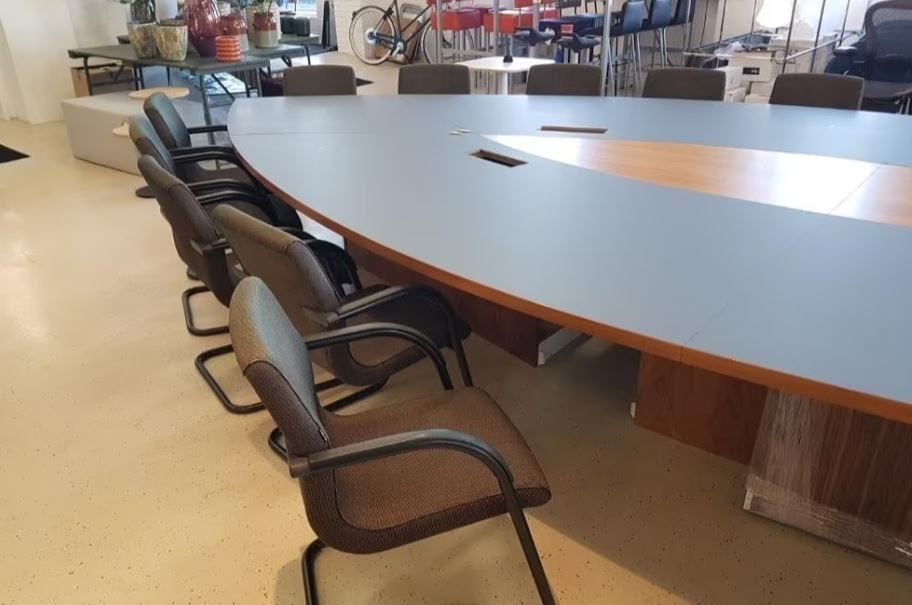 Ahrend vergaderstoel gebruikt, Ophalen, Gebruikt, Metaal, Vijf, Zes of meer stoelen