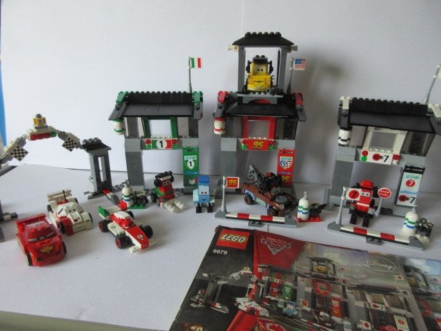 8679 Lego Disney Cars 2, Tokyo International Circuit, Lego, Ophalen of Verzenden, Disney, Complete set