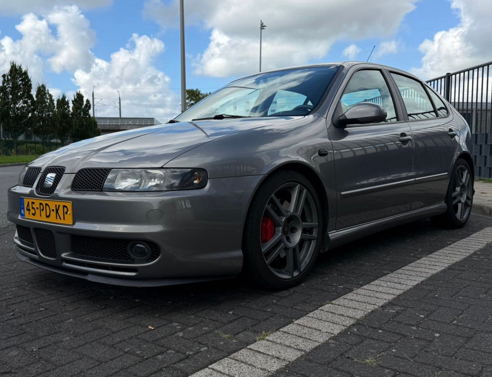 Seat Leon 1.8 20VT Topsport Lage kmstand!, Voorwielaandrijving, Zwart, 4 cilinders, 1264 kg