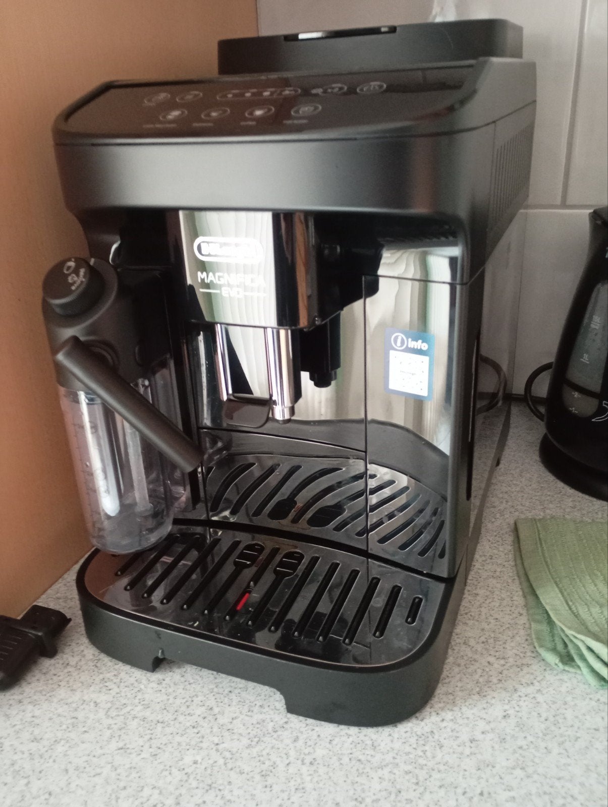 De'Longhi Magnifica Evo volautomatische espressomachine, Witgoed en Apparatuur, Espresso apparaat, 10 kopjes of meer, Zo goed als nieuw