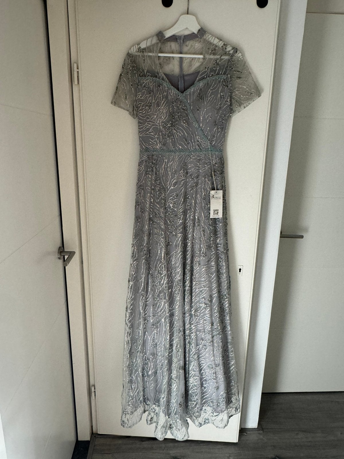 Prachtige nieuwe avondjurk grijs maat S / M, Kleding | Dames, Gelegenheidskleding, Maat 38/40 (M), Galajurk, Nieuw, Ophalen of Verzenden