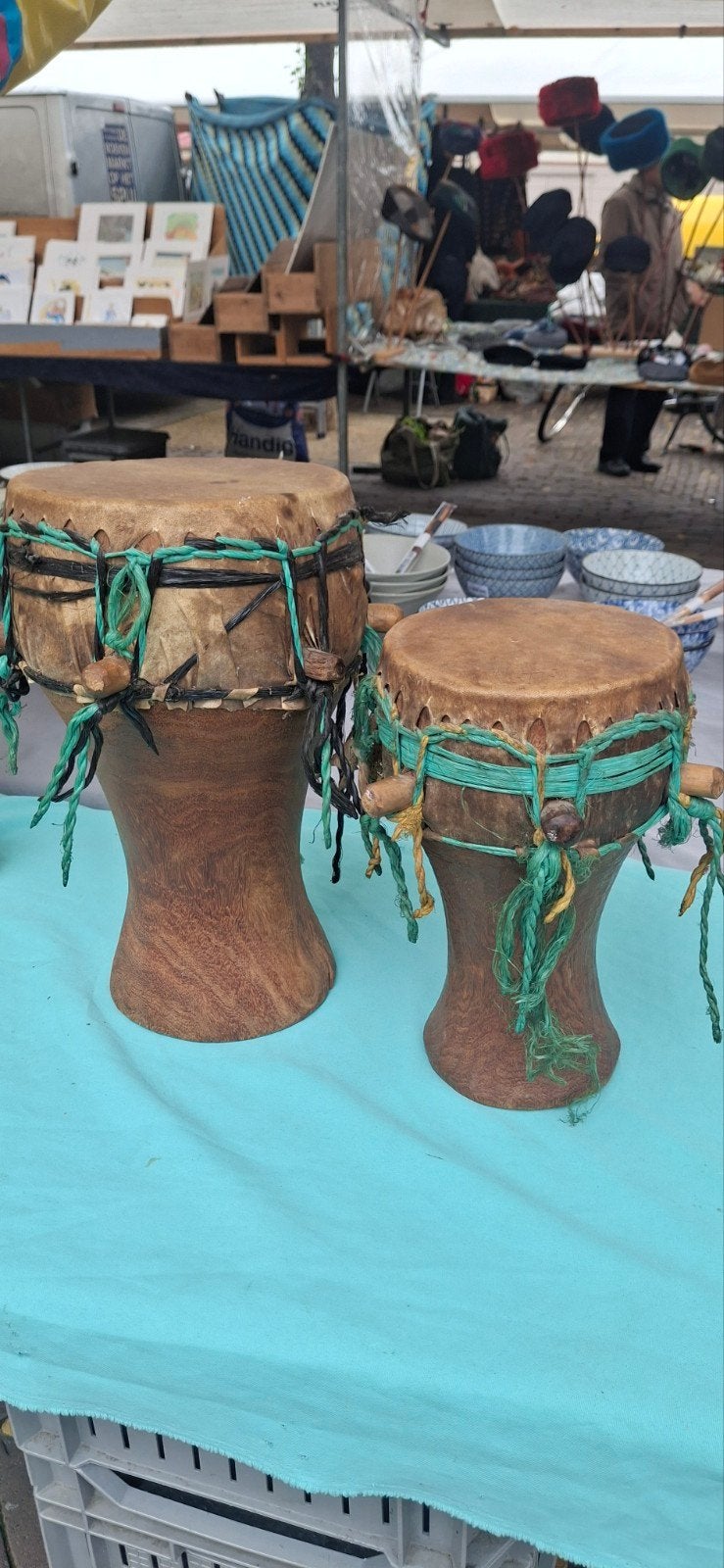 Set van 2 handgemaakte Afrikaanse djembe trommels, Muziek en Instrumenten, Ophalen, Gebruikt, Trommel
