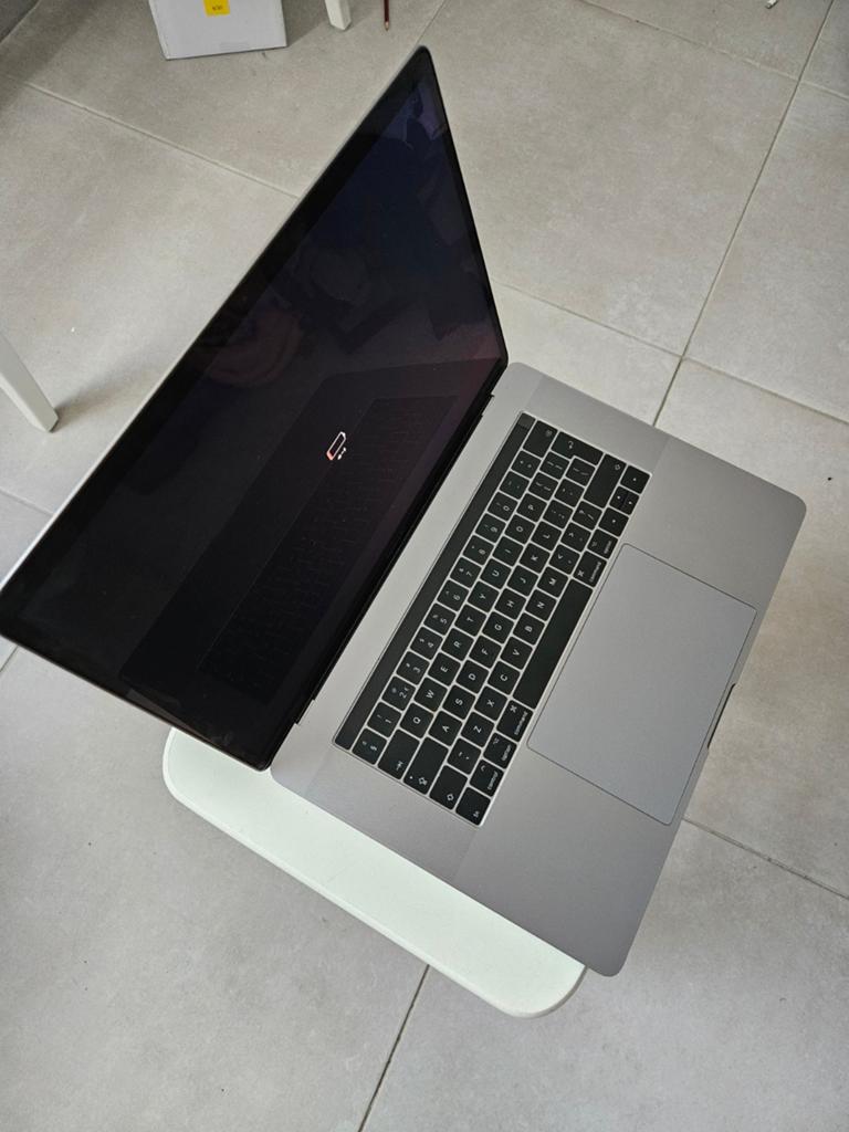 MacBook Pro 15 inch i7 16GB RAM 512GB SSD Space Gray, Computers en Software, Apple Macbooks, Zo goed als nieuw, MacBook Pro, 15 inch