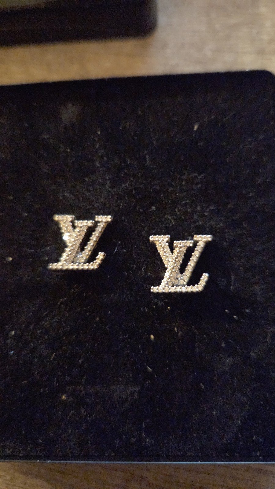 Originele Louis Vuitton Oorbellen met Strass, Overige materialen, Ophalen of Verzenden, Zo goed als nieuw, Knopjes of Stekers