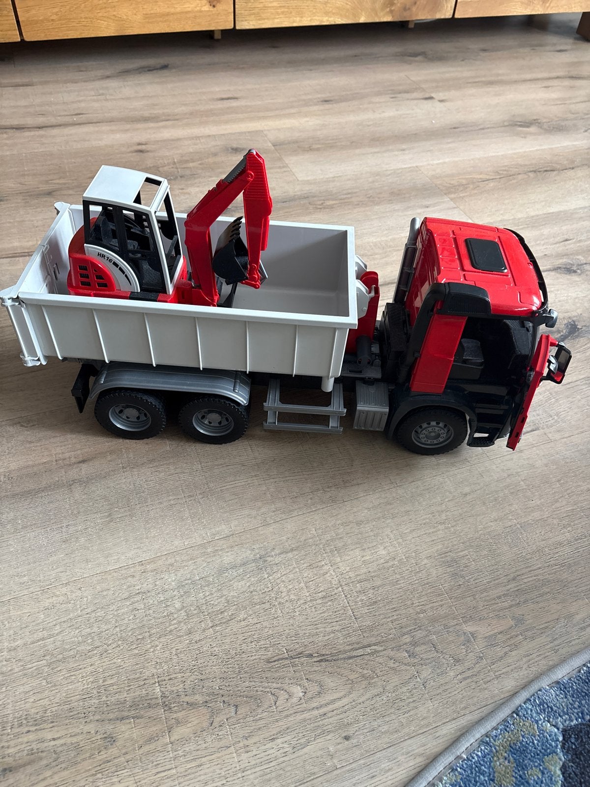 Bruder vrachtwagen met graafmachine, Ophalen, Gebruikt