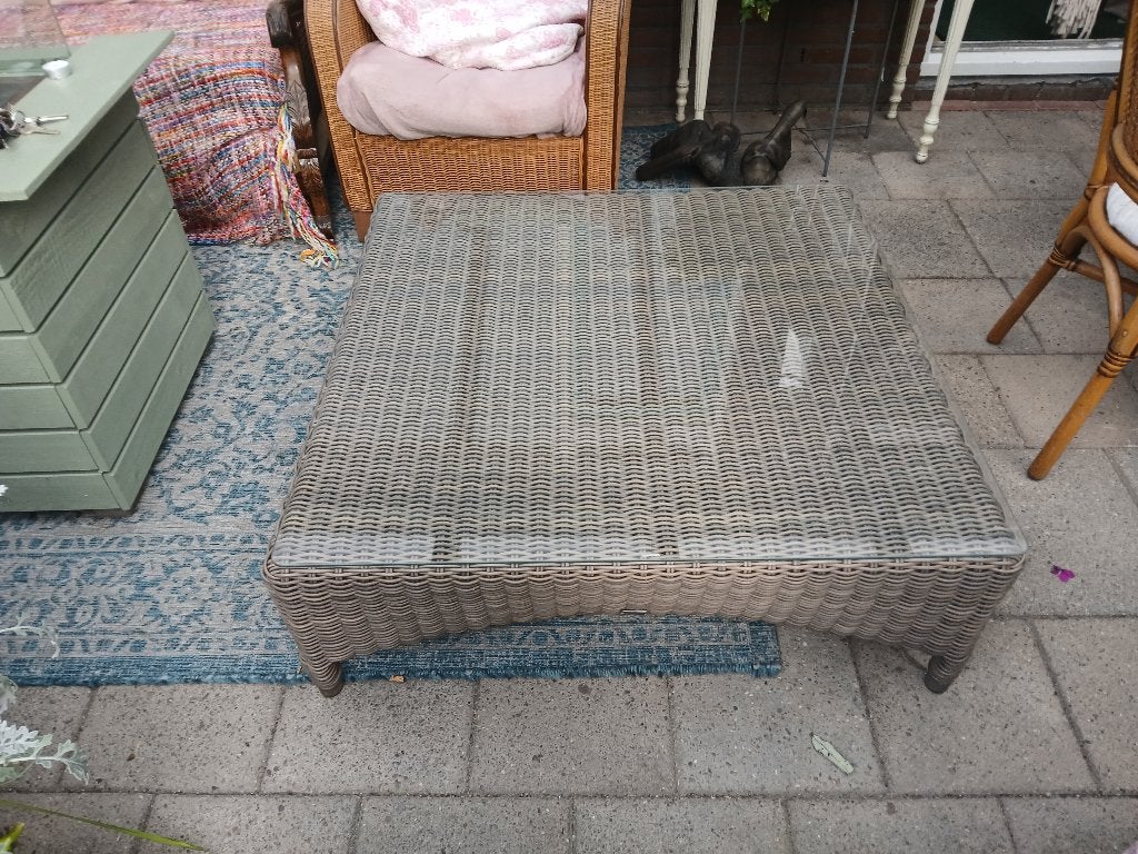 4 seasons tafel . Four seasons tafel, Ophalen, Zo goed als nieuw, Wicker