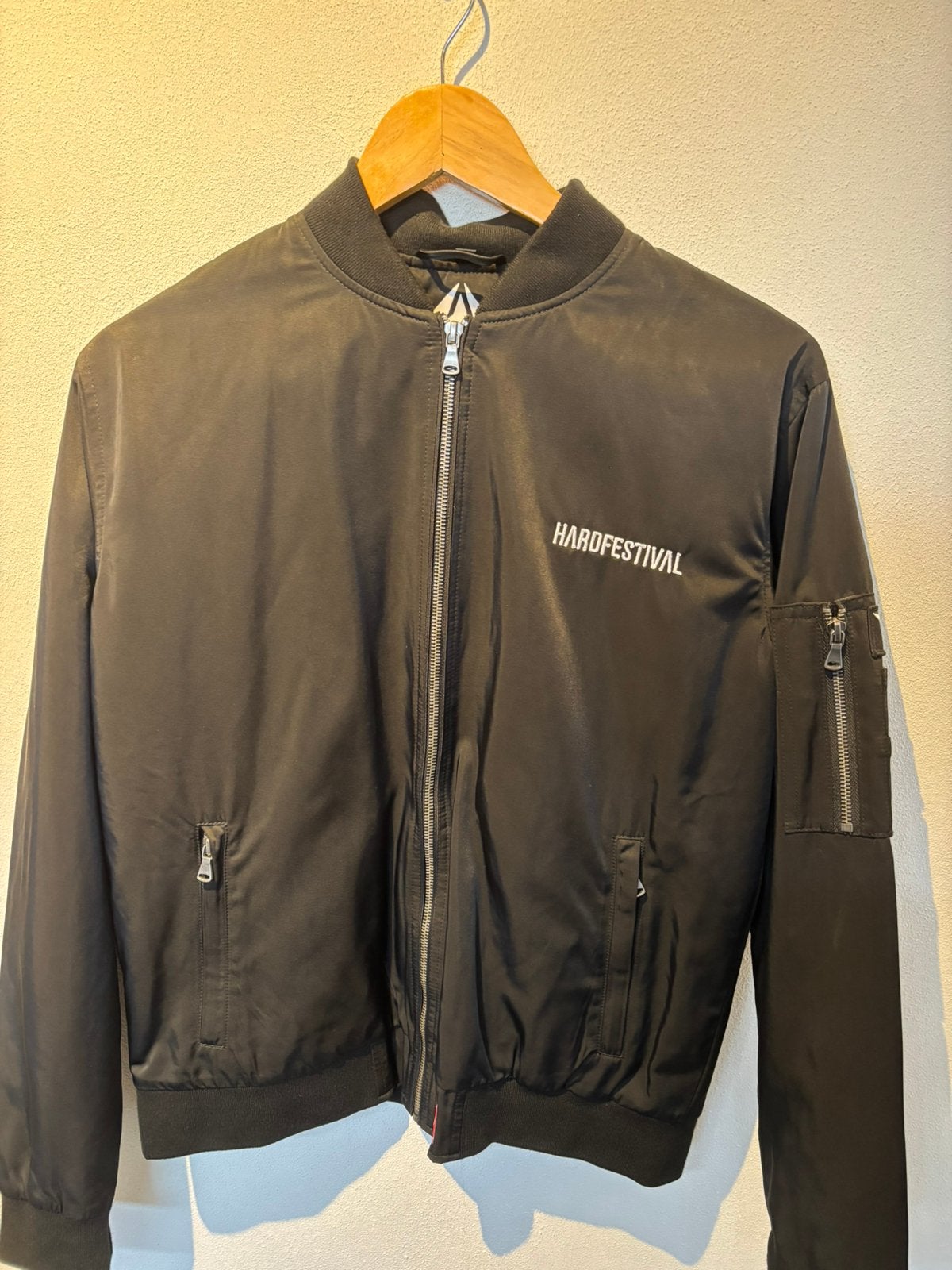 Hardfestival bomber jacket, Ophalen of Verzenden, Zo goed als nieuw, Zwart
