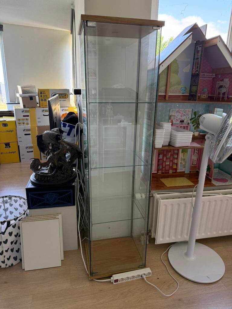 Glazen vitrine kast, Ophalen, 50 tot 100 cm, Zo goed als nieuw, 150 tot 200 cm