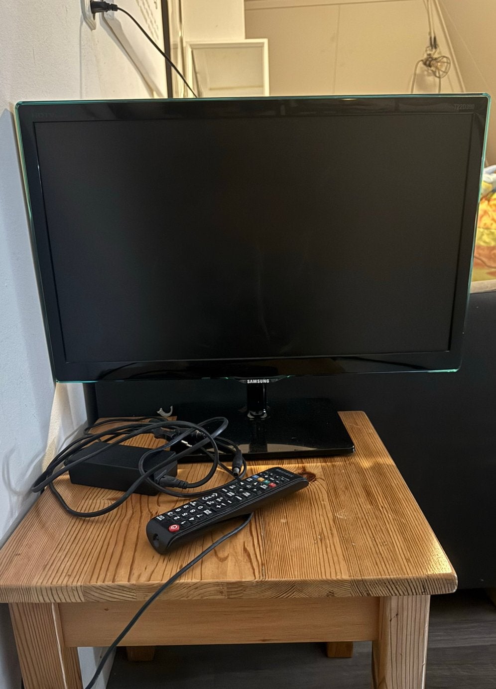 Samsung 22 inch tv/monitor, Ophalen, 50 Hz, Zo goed als nieuw, Samsung