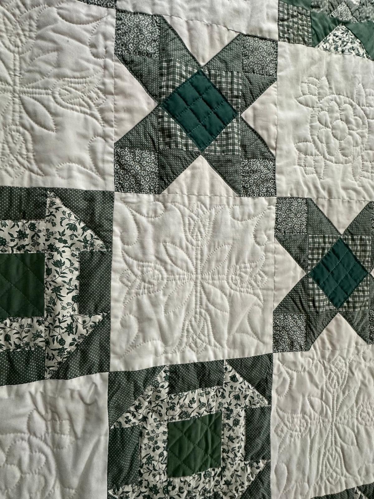 Handgemaakte Quilt Deken - Groen en Wit, Huis en Inrichting, Patchwork, Klassiek, Landelijk, 200 cm of meer, Ophalen of Verzenden