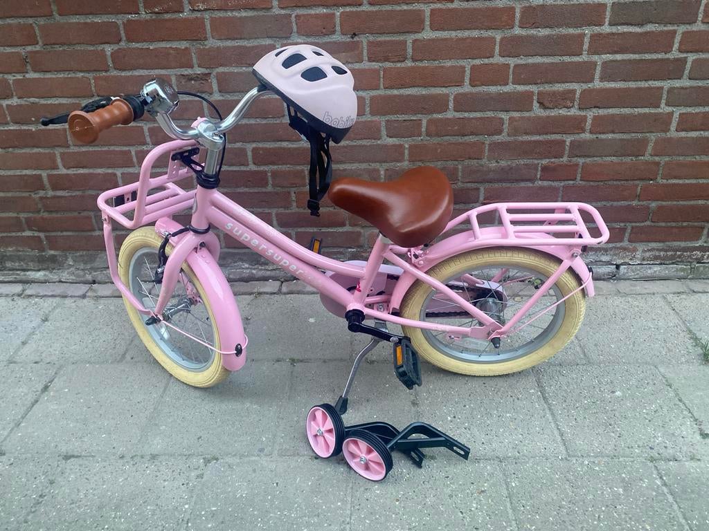 Supersuper kinderfiets 16 inch met zijwieltjes en helm, Ophalen, Gebruikt, 16 tot 20 inch, Zijwieltjes