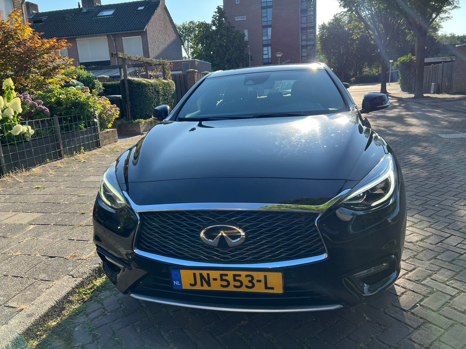 Infiniti Q30 1.6t 156pk FWD DCT 2016 Zwart, Auto's, Q30, 700 kg, Zwart, Particulier