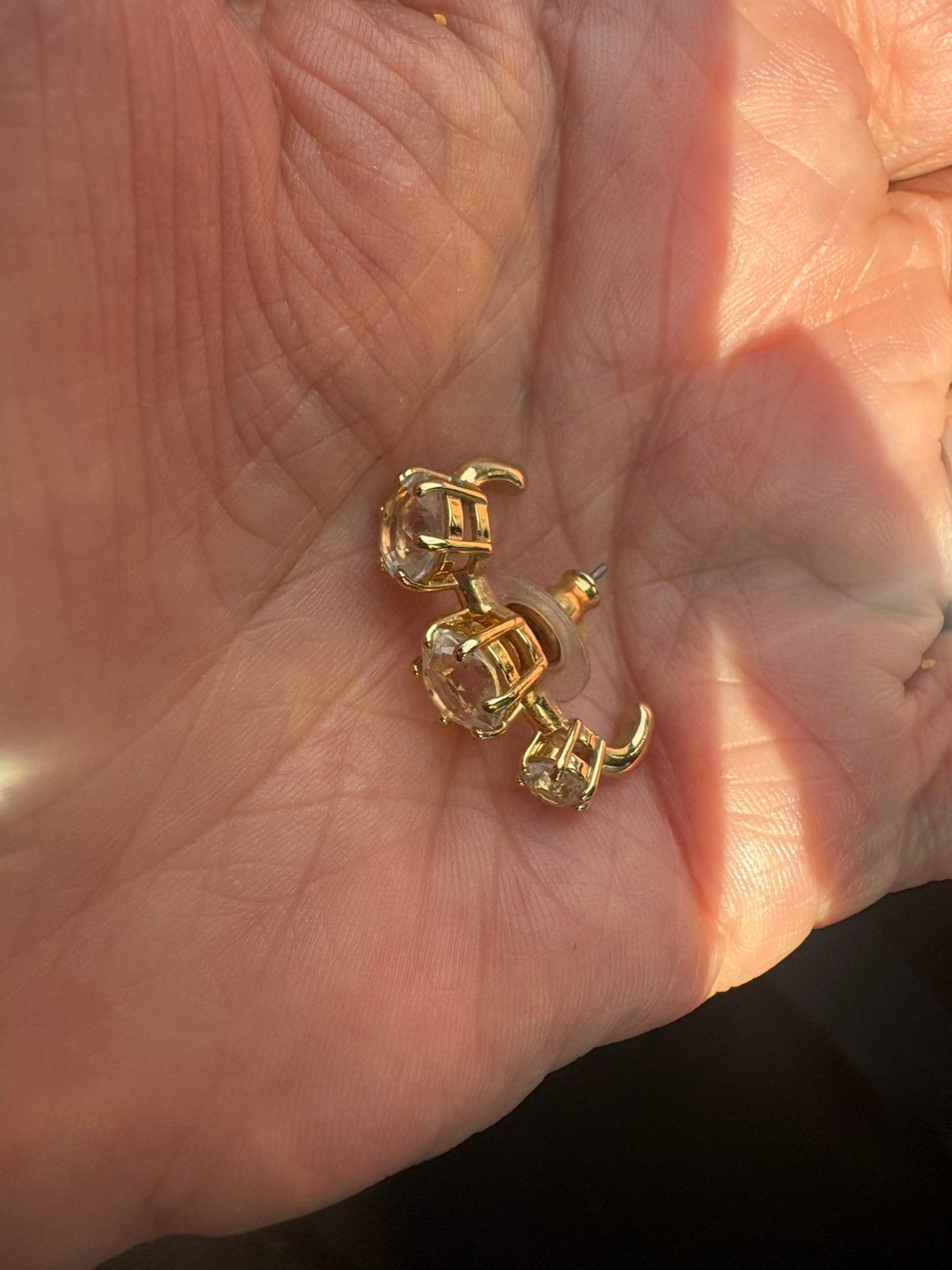 Ik zoek deze Swarowski oorbel, Ophalen of Verzenden, Zo goed als nieuw, Goud, Dame