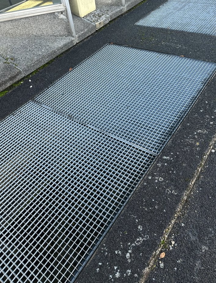 Roosters voor afwatering of ventilatie, Ophalen, Gebruikt, 250 mm of meer, Overige typen