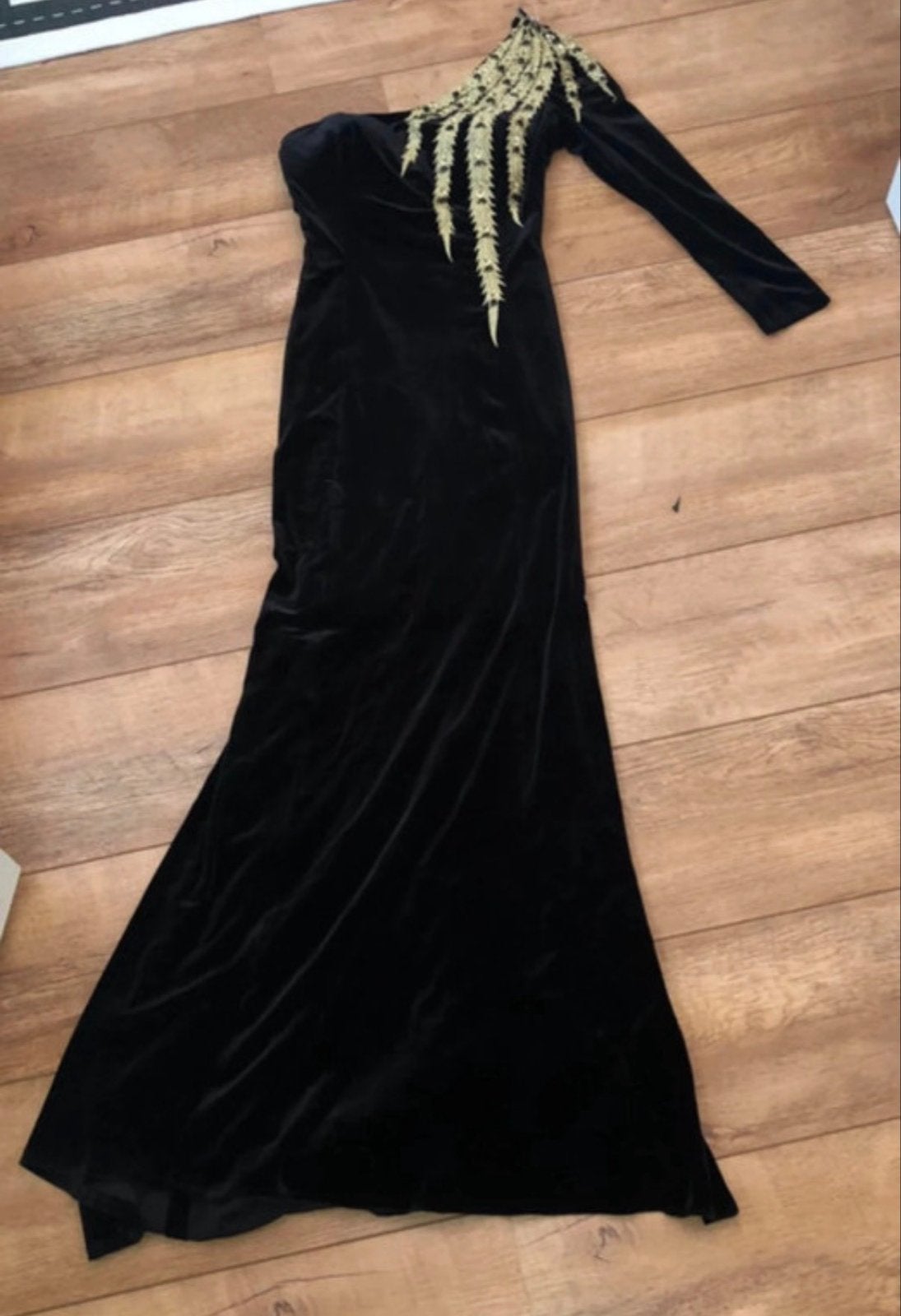 Zwarte fluwelen avondjurk met gouden borduursels, Kleding | Dames, Zwart, Ophalen of Verzenden, Zo goed als nieuw, Maat 34 (XS) of kleiner