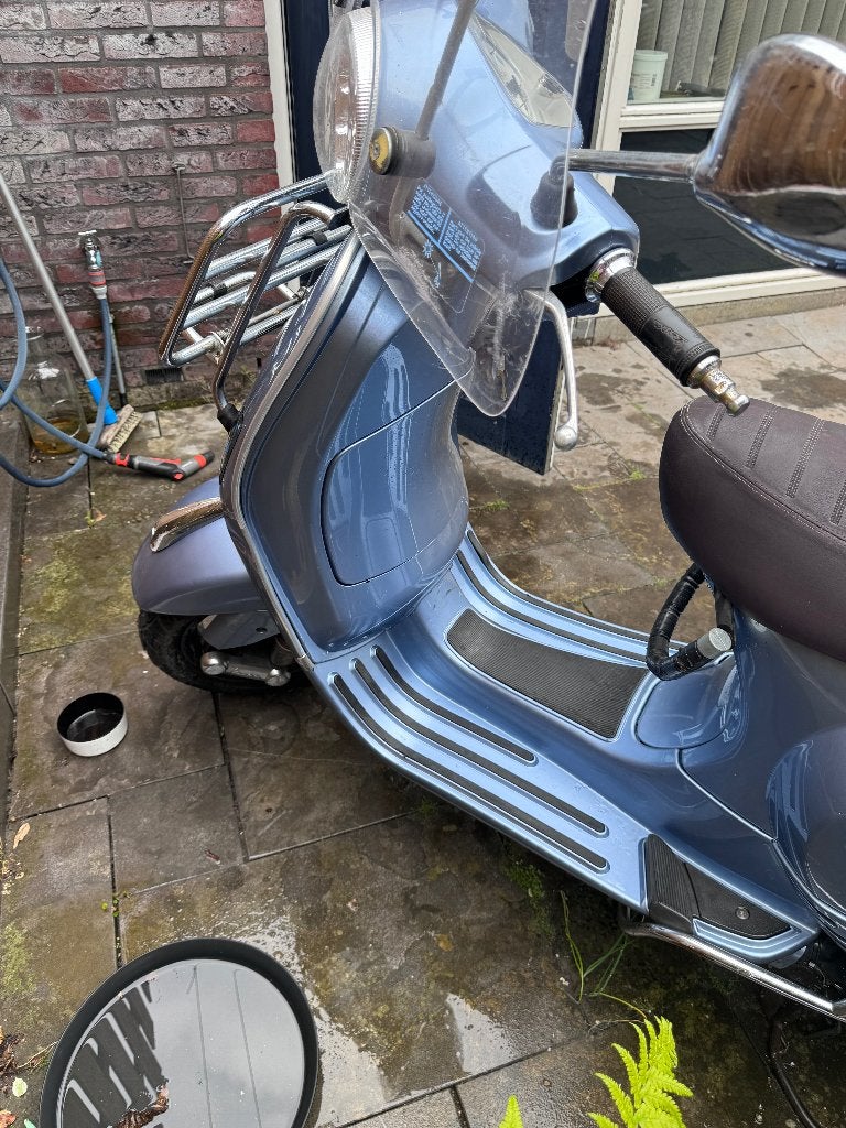 Foto 11 van vespa lx piaggio brommer