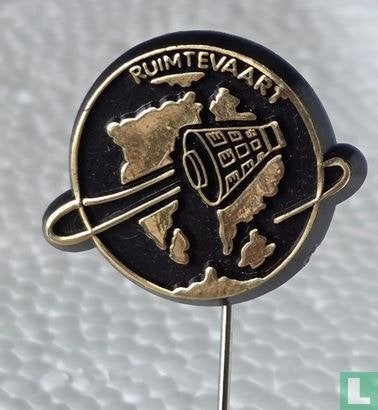 Speldje - Ruimtevaart (ruimtecapsule) [goud op zwart], Ophalen of Verzenden, Zo goed als nieuw, Overige onderwerpen, Speldje of Pin