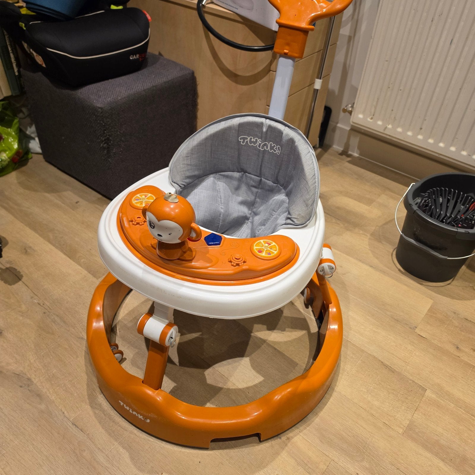 Loopstoel met speelblad en duwstang, Kinderen en Baby's, Ophalen, Gebruikt, Auto, Met wieltjes