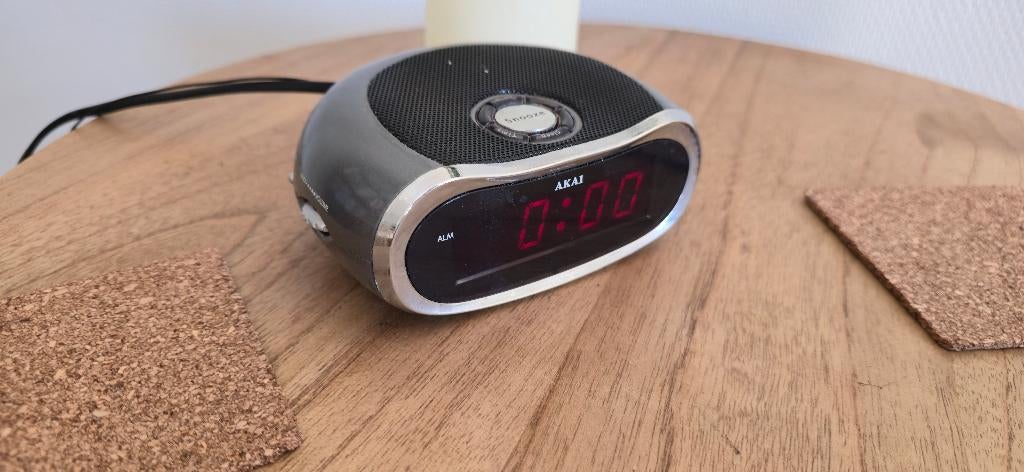 Akai wekkerradio, Witgoed en Apparatuur, Wekkers, Ophalen of Verzenden, Zo goed als nieuw, Digitaal