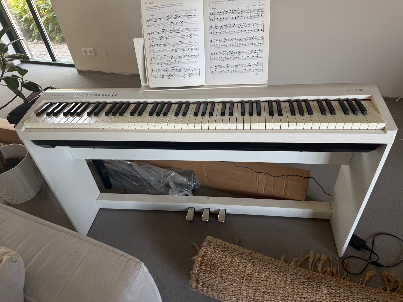 *** TE KOOP ROLAND ELEKTRISCHE PIANO ***, Muziek en Instrumenten, Piano's, Ophalen, Wit, Digitaal, Zo goed als nieuw