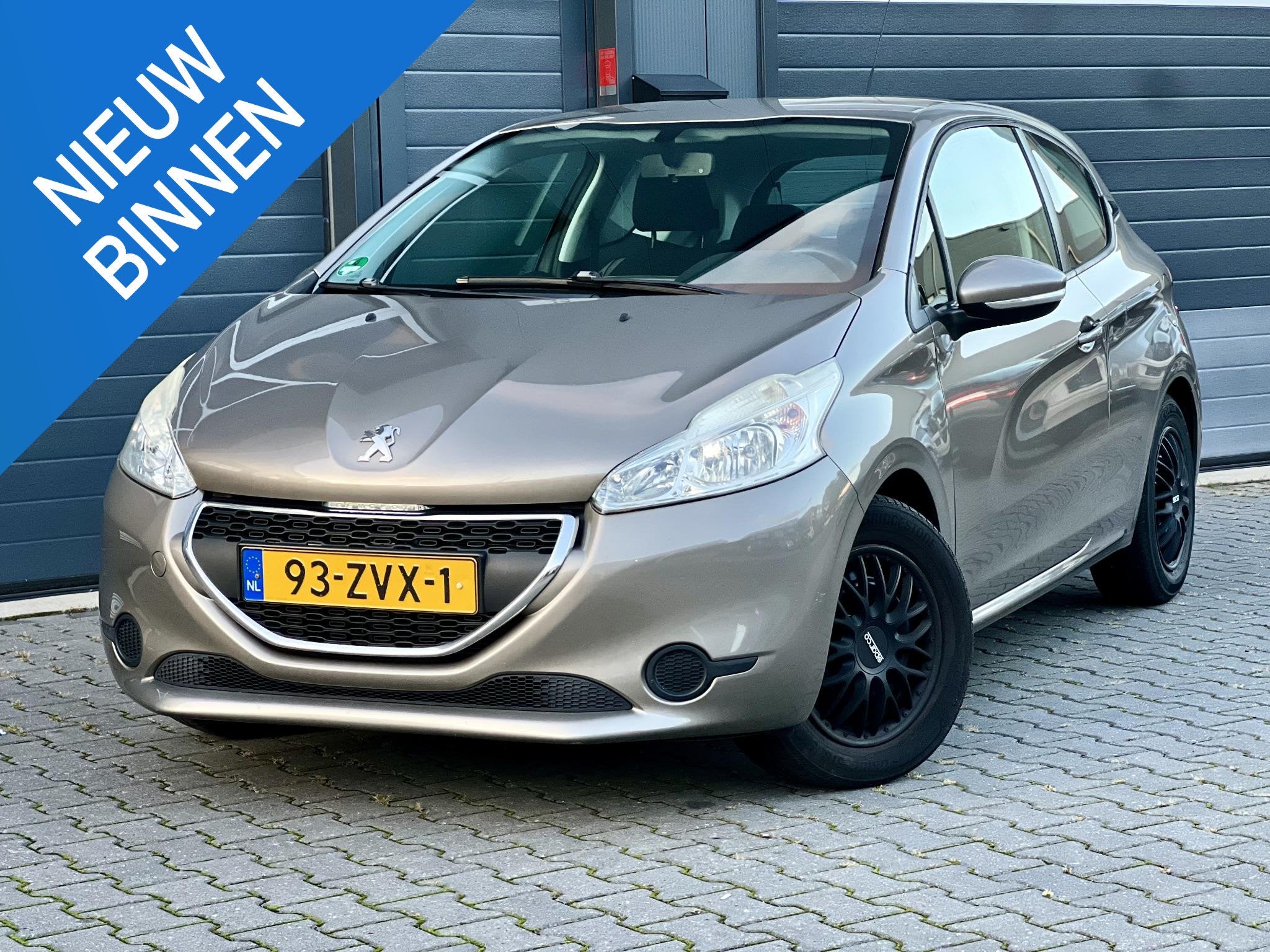 Peugeot 208 1.2 VTi *AIRCO*ELEKTR PAKKET*DIST VV, Voorwielaandrijving, Euro 5, Stof, Gebruikt