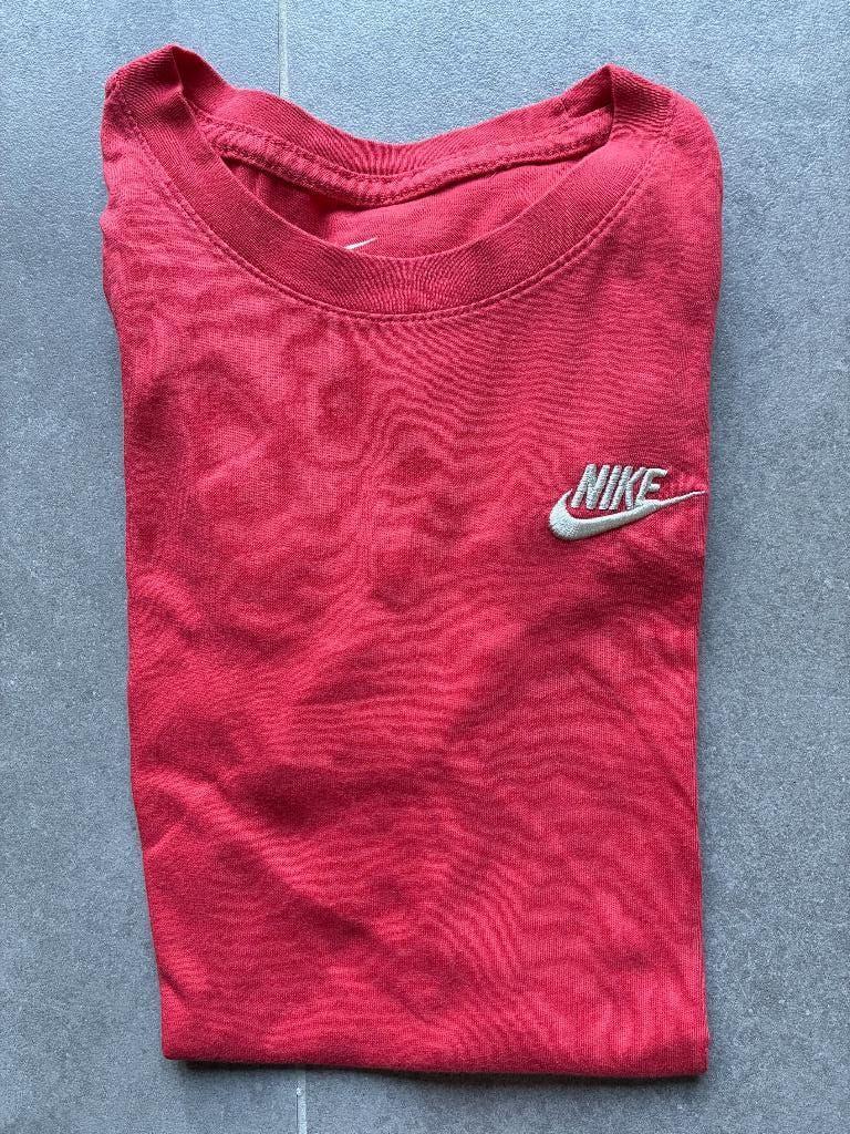 T-shirt Nike rood maat L (147-158), Kinderen en Baby's, Kinderkleding | Maat 152, Jongen of Meisje, Ophalen of Verzenden, Zo goed als nieuw