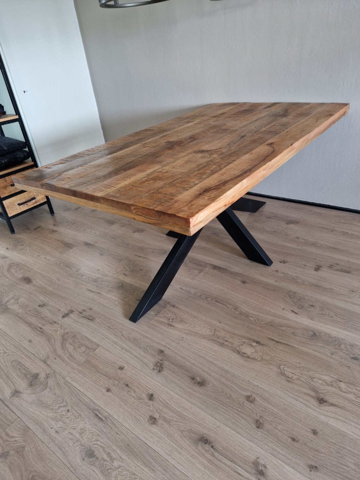 Robuust eettafel van mangohout met spinpoot, Ophalen, Nieuw, Mangohout