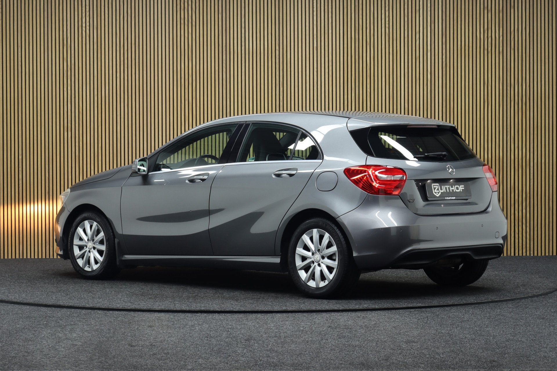Mercedes-Benz A-Klasse 180 Ambition | Inklapbare Trekhaak |, Voorwielaandrijving, Gebruikt, 4 cilinders, Leder en Stof