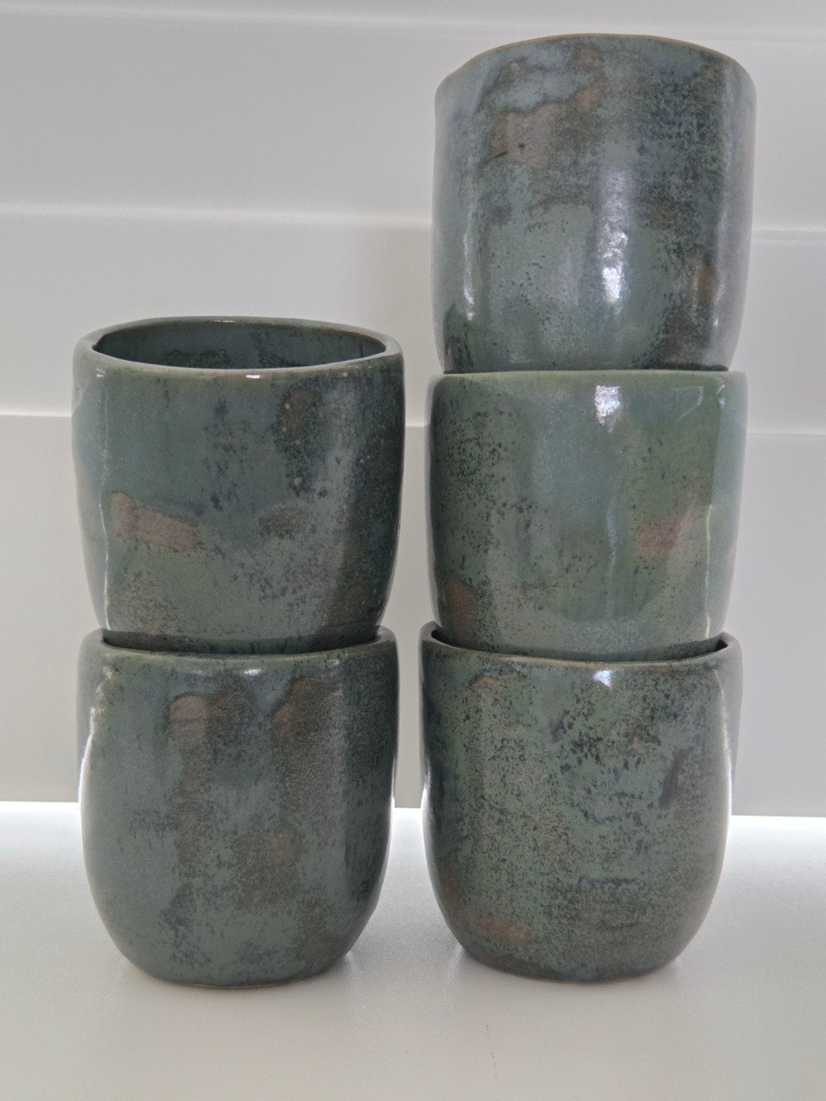 Handgemaakte keramieken kopjes – set van 5, Rond, Nieuw, Ophalen of Verzenden, Aardewerk