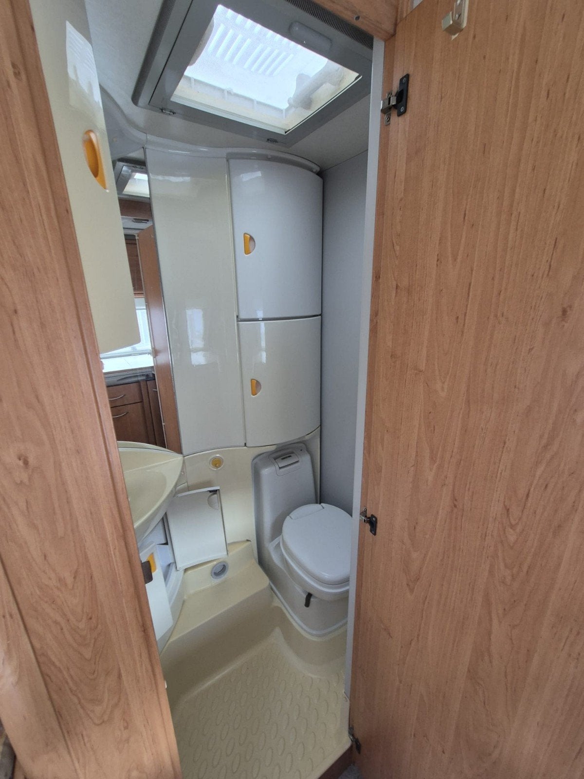 Foto 14 van ​Knaus 450 Blue Line (1999) Inclusief nette grote voortent