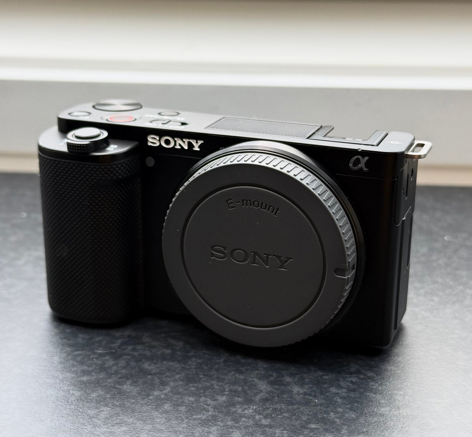 Sony ZV-E10 camera body only, Audio, Tv en Foto, Fotocamera's Digitaal, Verzenden, Geheugenkaart, Kantelbaar/draaibaar scherm