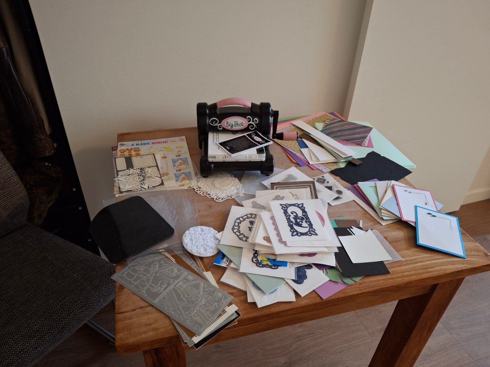 Sizzix Big Shot snijmallen met veel toebehoren, Gebruikt, Overige thema's, Meerkleurig, Geschikt voor karton