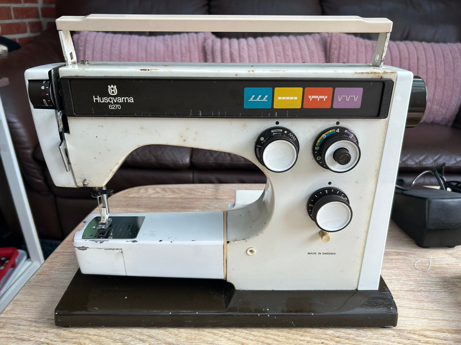 Husqvarna naaimachine, Hobby en Vrije tijd, Naaimachines en Toebehoren, Ophalen, Gebruikt, Naaimachine, Industrieel