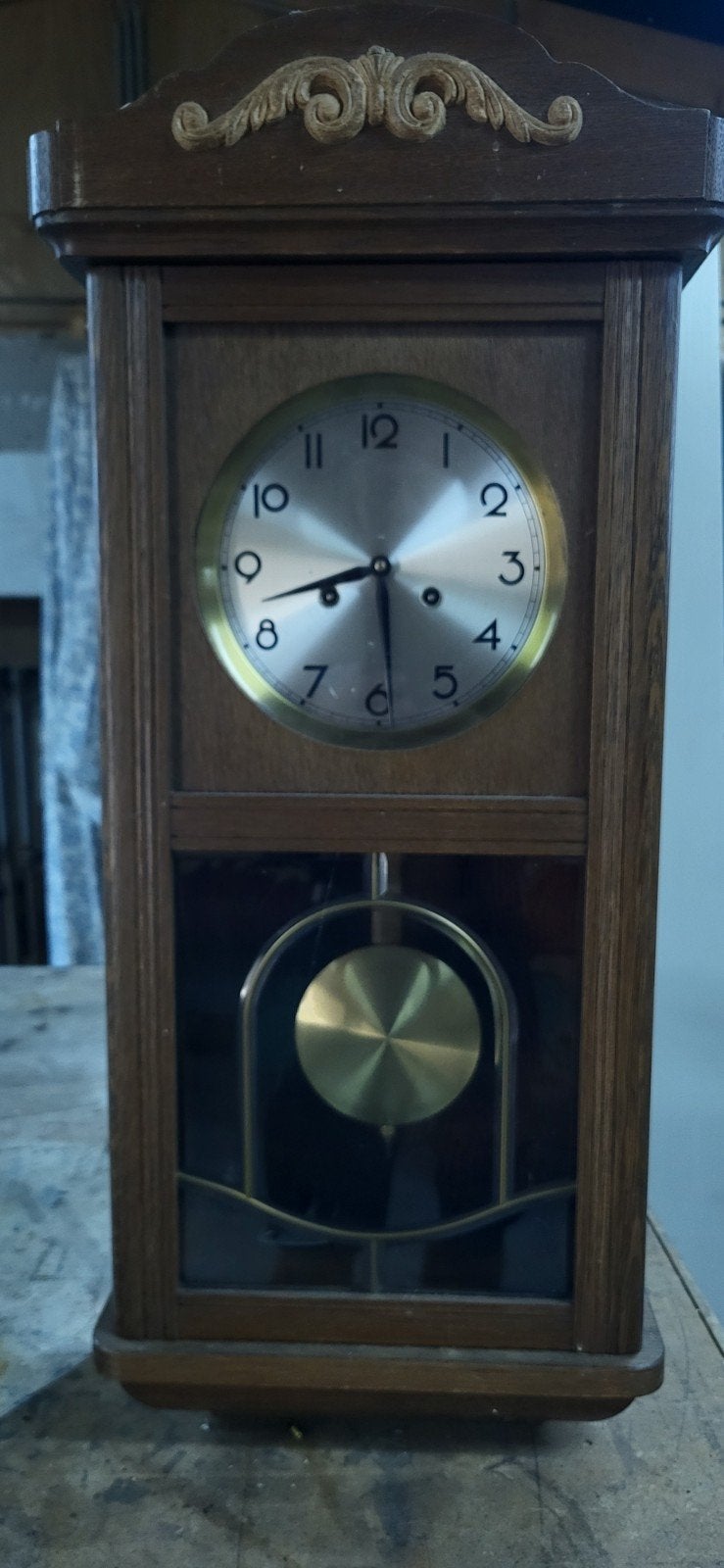 Vintage wandklok met slinger - Houten behuizing, Antiek en Kunst, Antiek | Klokken, Ophalen of Verzenden