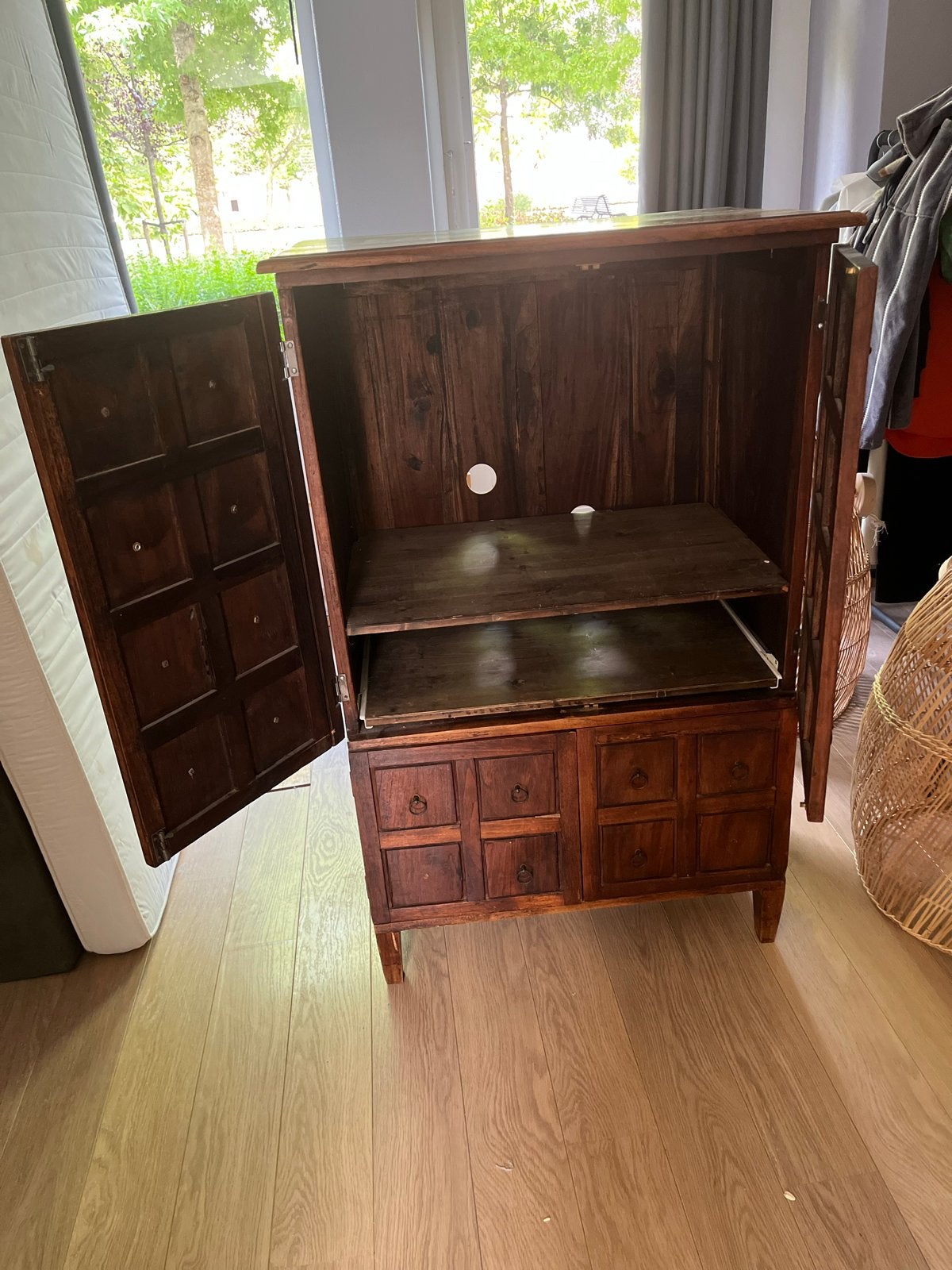 Koloniale kast met deuren, Huis en Inrichting, Kasten | Dressoirs, Gebruikt, 50 tot 100 cm, 50 tot 75 cm, Met deur(en), Overige houtsoorten