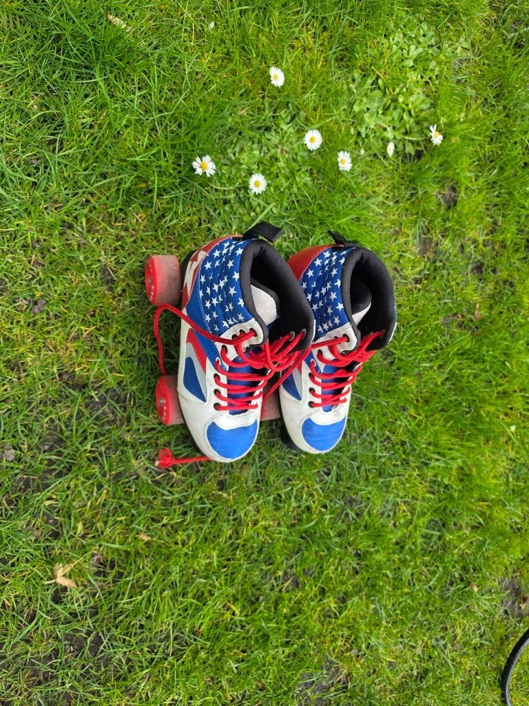 te koop een paar goeie rolschaatsen mt 33/34 voor 15.-, Sport en Fitness, Skeelers, Ophalen, Kinderen, Overige typen, Zo goed als nieuw