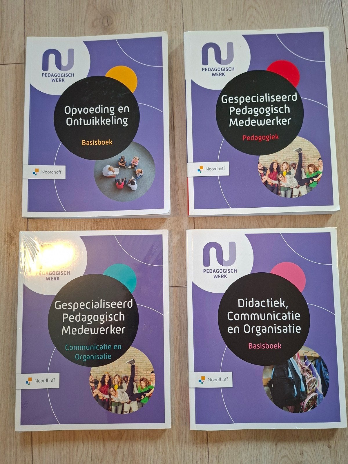 set 4 studieboeken Gespecialiseerd Pedagogisch Medewerker, Ophalen, Noordhoff, Zo goed als nieuw, MBO