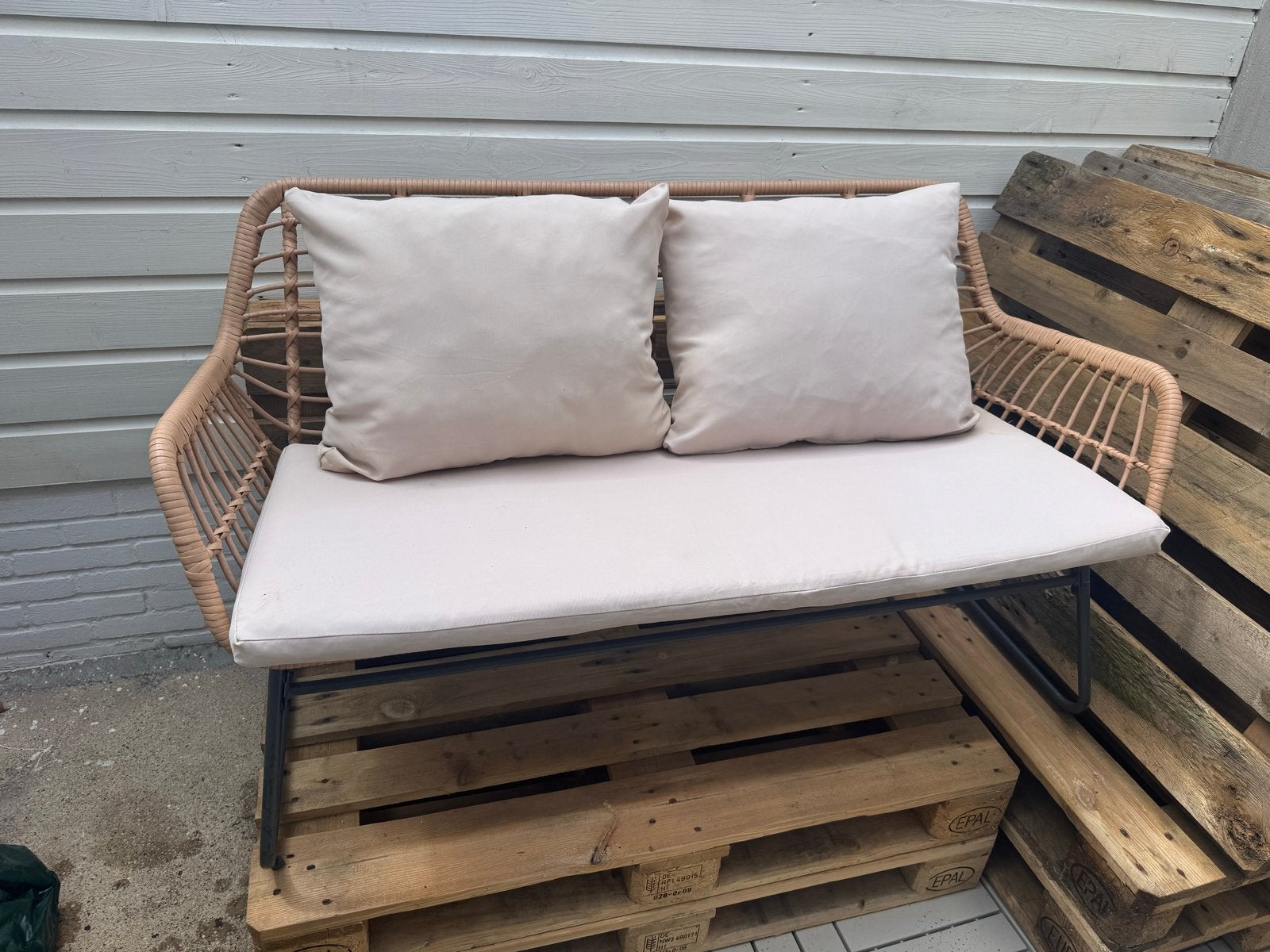 Rotan bankje met kussens, Ophalen, Gebruikt, Rotan