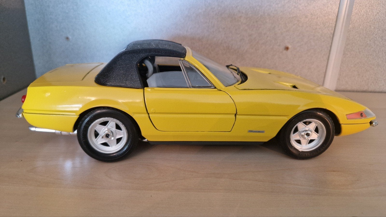 Ferrari 365 GTB/4 Daytona 1969 Schaalmodel Geel, Ophalen of Verzenden