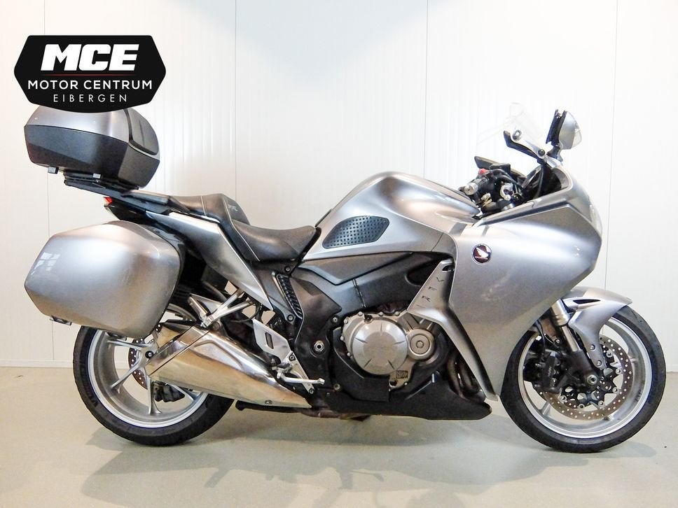 HONDA VFR 1200 F C-ABS (bj 2010), Motoren, HONDA, 4 cilinders, Motorrijbewijs A, Onbekend