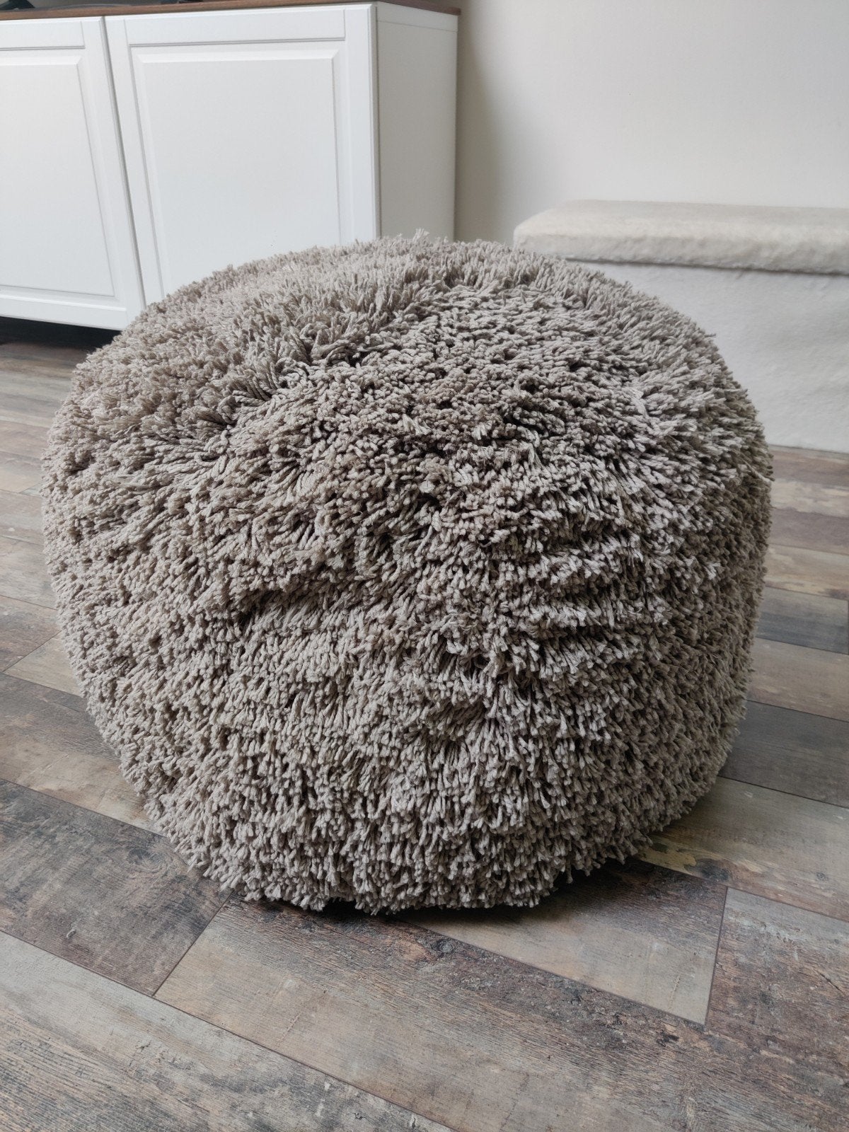 Zachte ronde poef - pluizig en comfortabel, Ophalen, Gebruikt, Modern, Scandinavisch, Cozy, Stof