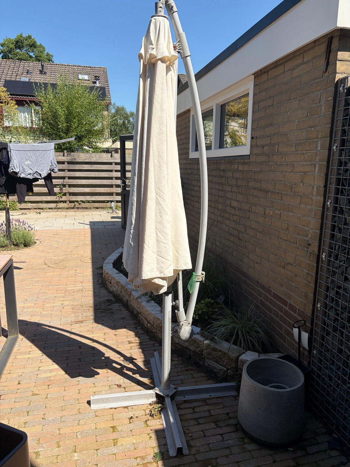 IKEA Zweefparasol met vaste standplaats en verzwaarde voet, Tuin en Terras, Parasols, Ophalen, Gebruikt, Zweefparasol